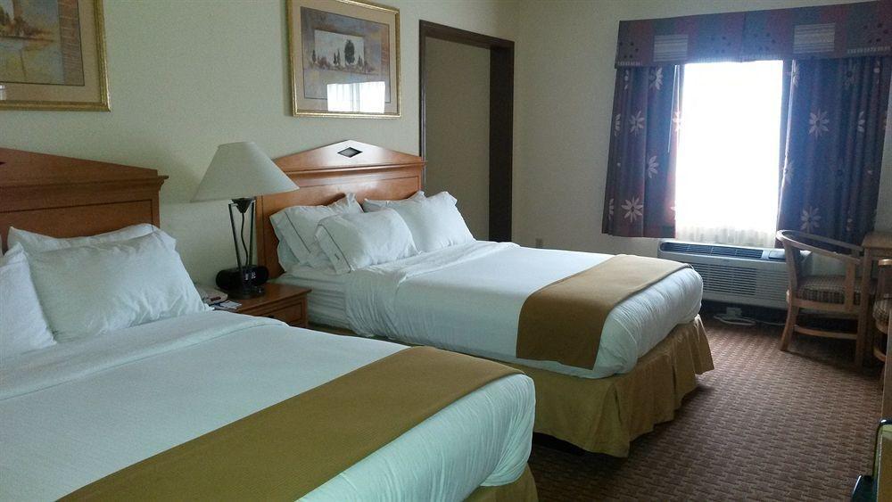 Hotel Holiday Express And By Ihg 3*