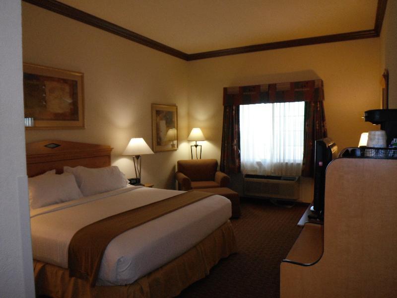 Holiday Express And By Ihg Hotel Jenks