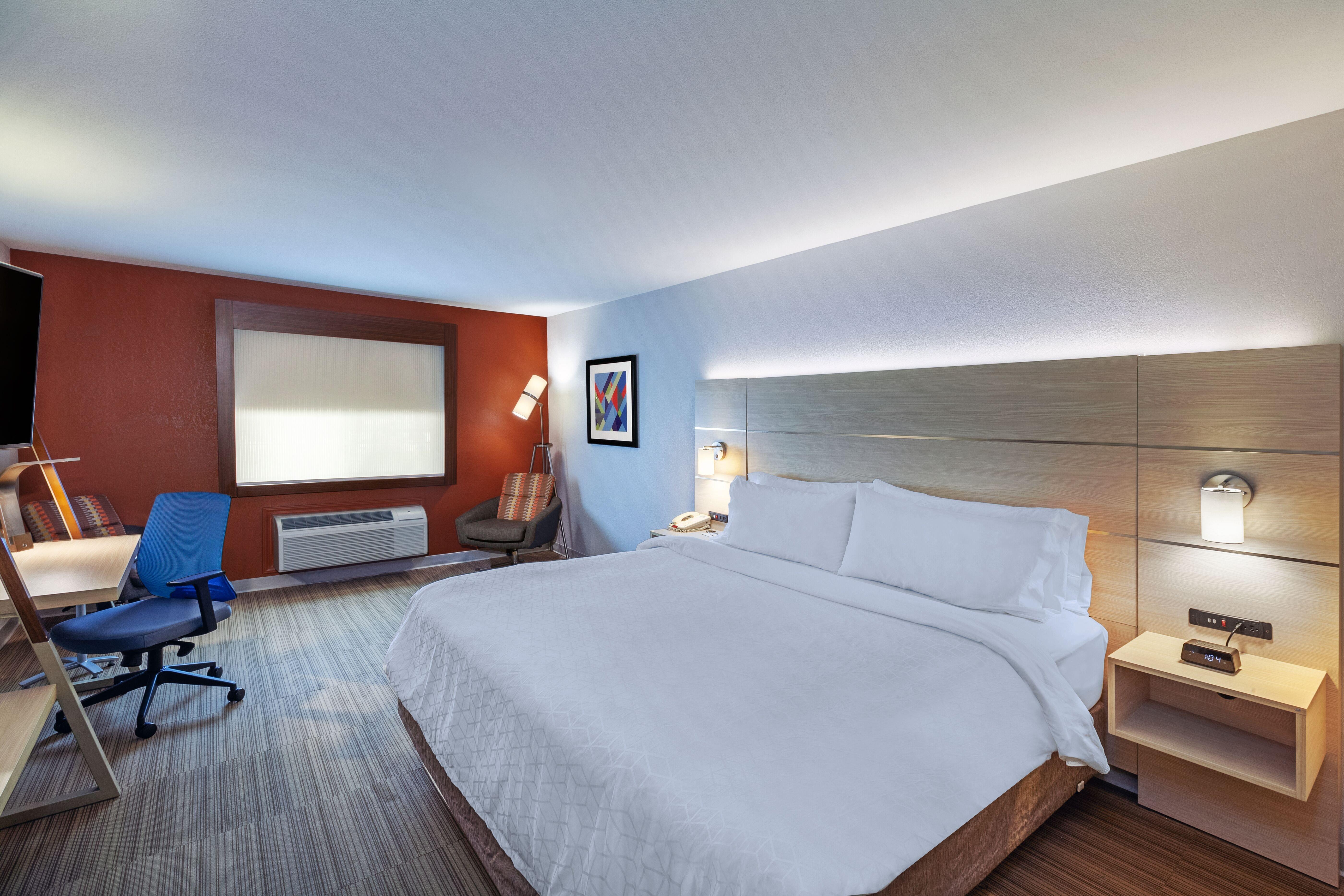 Holiday Express And By Ihg 3*